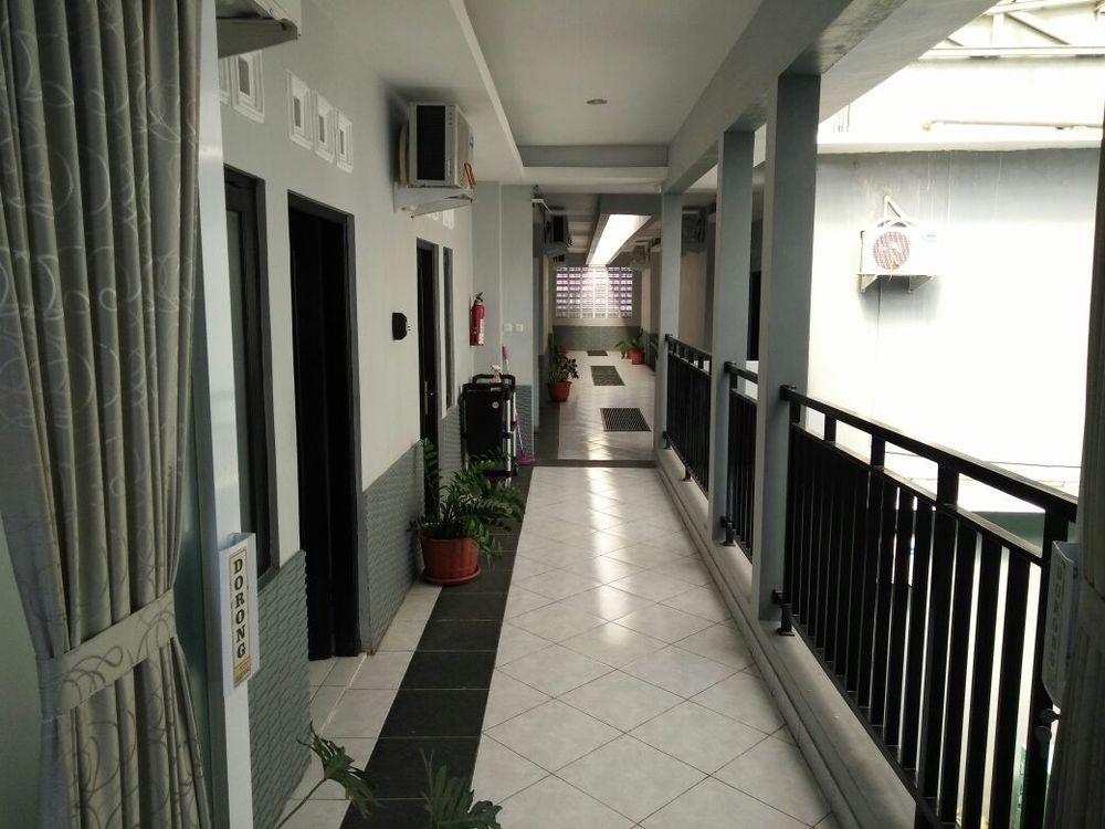 Reddoorz Plus @ Hotel Star 88 Tugu Bagian luar foto