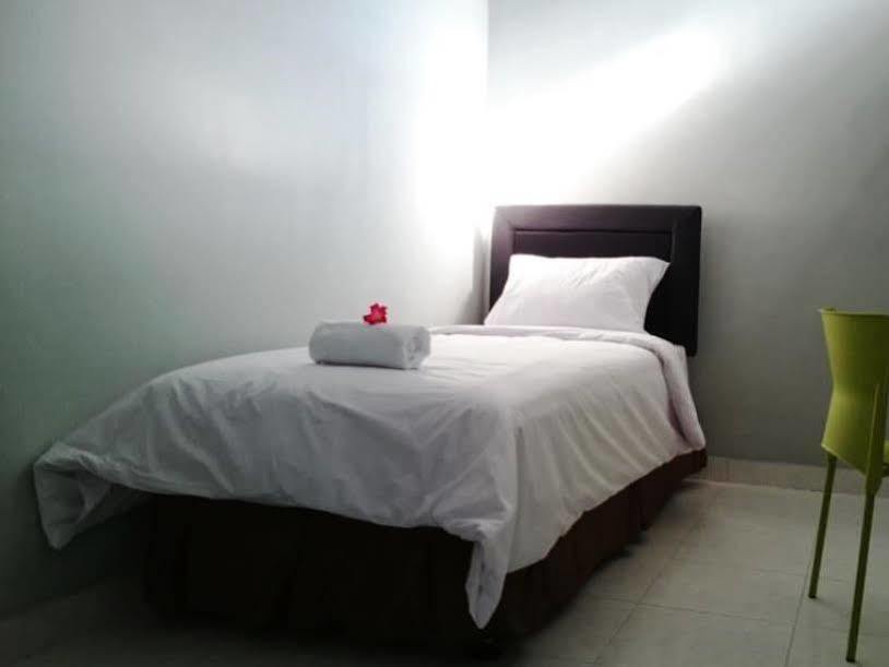 Reddoorz Plus @ Hotel Star 88 Yogyakarta Bagian luar foto