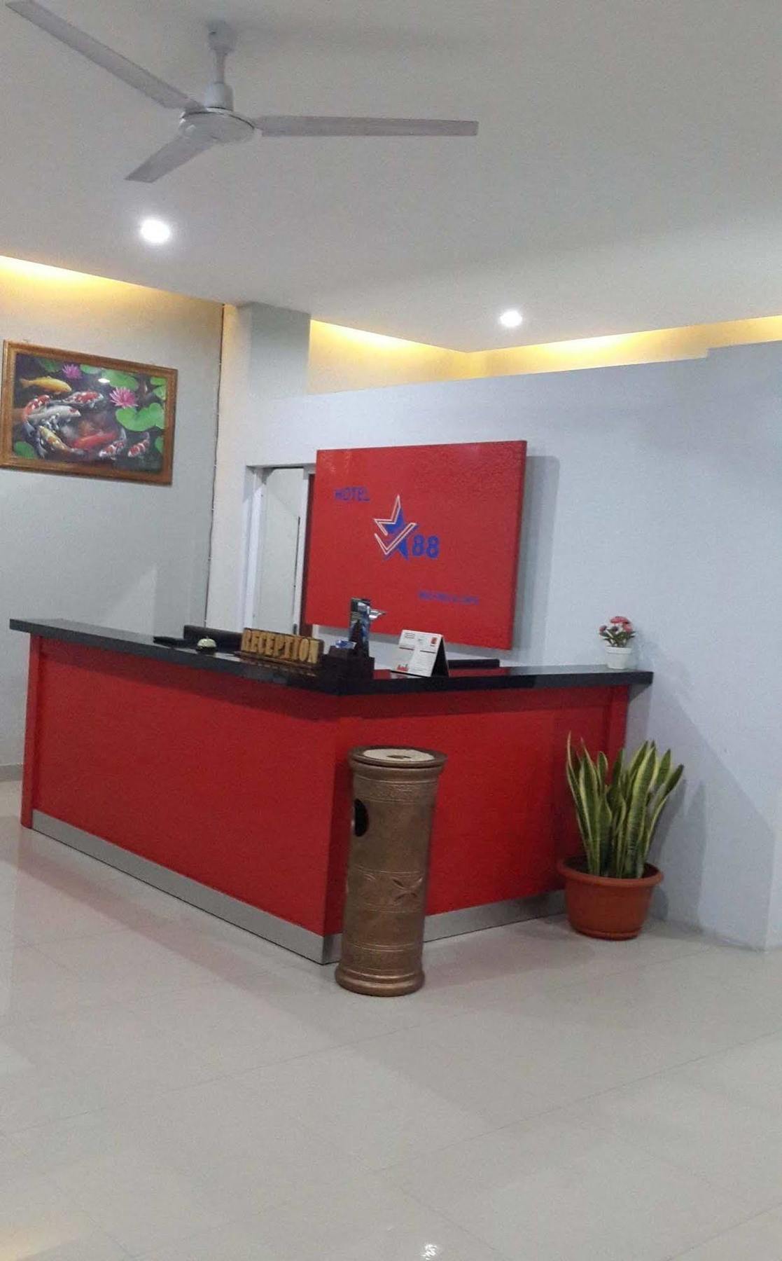 Reddoorz Plus @ Hotel Star 88 Tugu Bagian luar foto