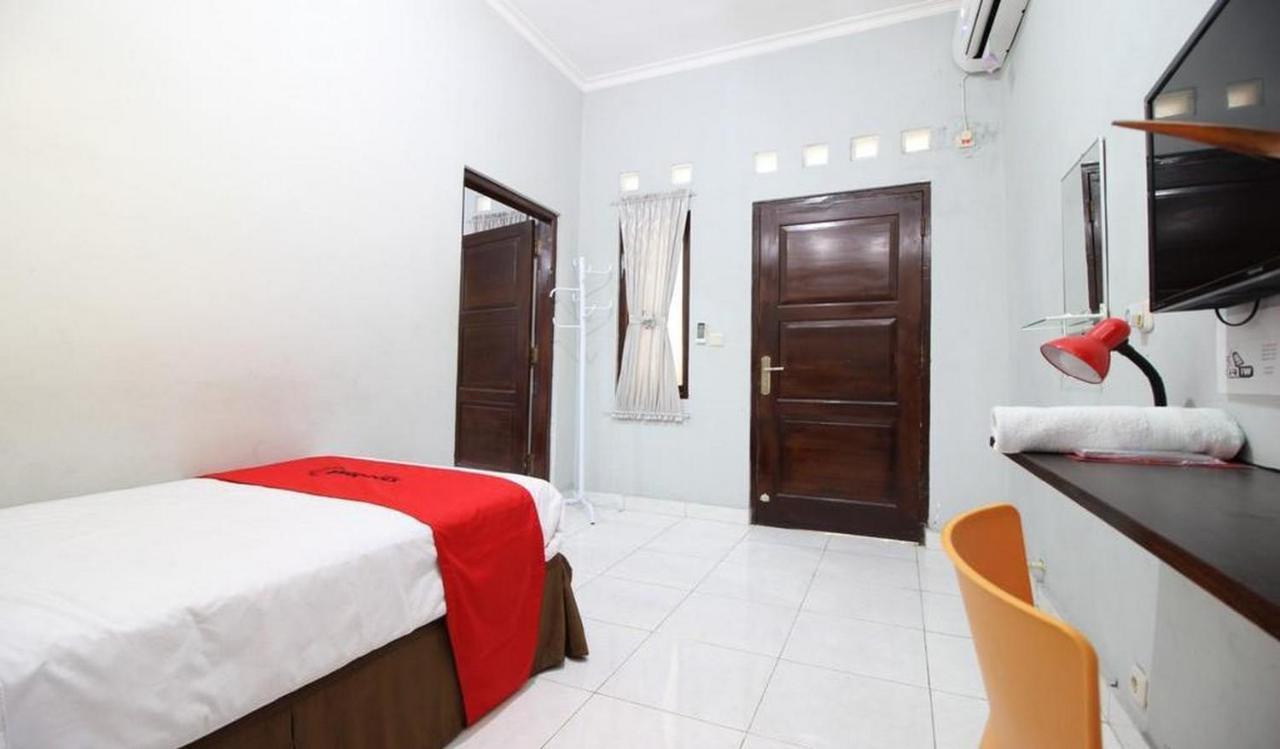 Reddoorz Plus @ Hotel Star 88 Tugu Bagian luar foto